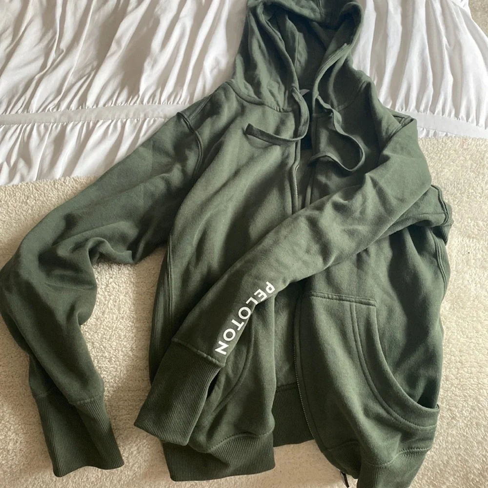 Peloton Sweatshirt - Picture 1 of 2